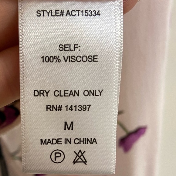 ASTR The Label blouse light pink floral cropped Medium NWT - Picture 3 of 7